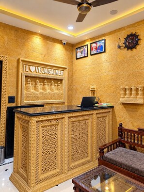 Quầy tiếp tân