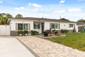 Exterior - 15 mins to Beach - Spacious Home w/ Private Studio (Kenneth City)