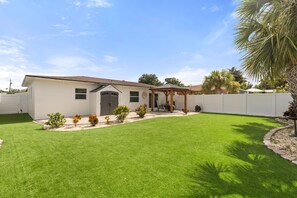 Exterior - 15 mins to Beach - Spacious Home w/ Private Studio (Kenneth City)