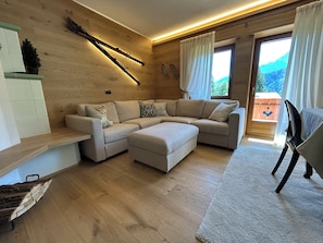 Living area - Vrbo Property (Falcade)