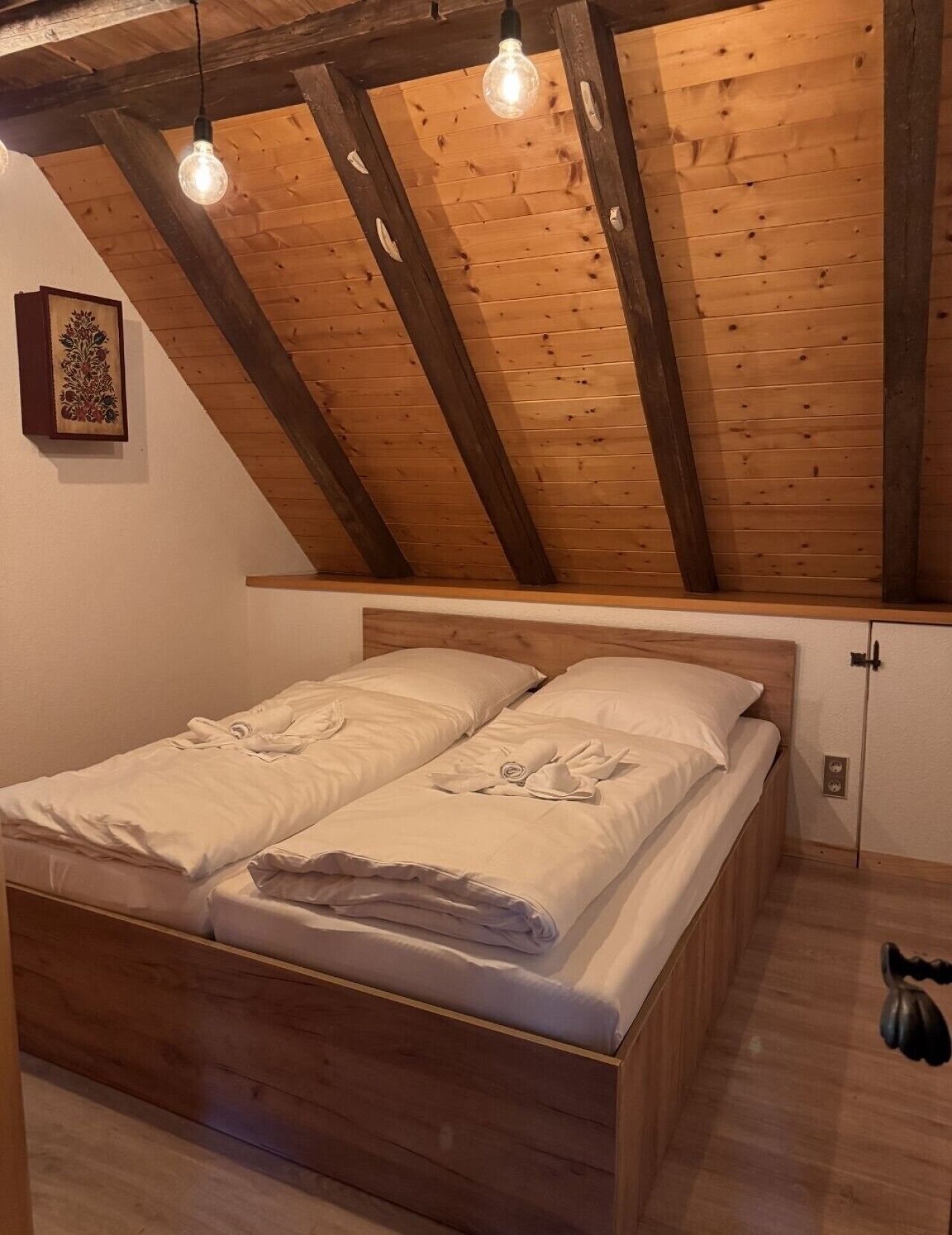 4 habitaciones, escritorio, tabla de planchar con plancha y wifi 