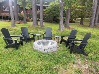 Charming 3-bedroom cabin with AC on Lone Star Lake