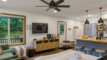1 bedroom, travel crib, WiFi (free), bed sheets