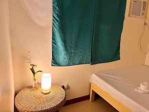 Iron/ironing board (on request), free WiFi - La Casa d Aitor Poolside Apartments (Puerto Princesa)