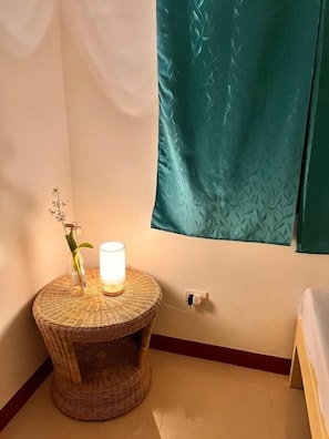 Iron/ironing board (on request), free WiFi - La Casa d Aitor Poolside Apartments (Puerto Princesa)