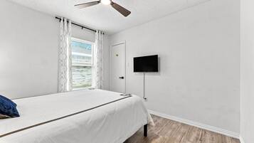 4 bedrooms, iron/ironing board, free WiFi, bed sheets