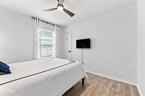 4 bedrooms, iron/ironing board, free WiFi, bed sheets