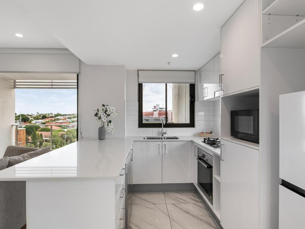 Comfort Apartment, Balcony | Private kitchen | Oven, stovetop, cookware/dishes/utensils