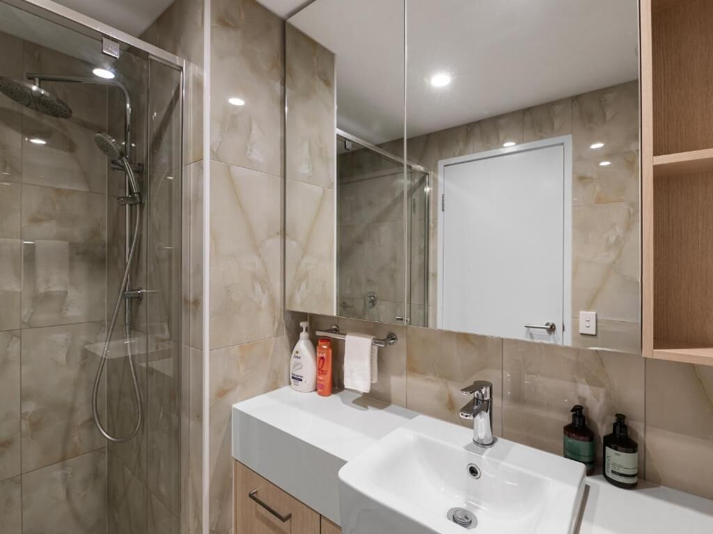 Comfort Apartment, Balcony | Bathroom | Shower, free toiletries, hair dryer, soap