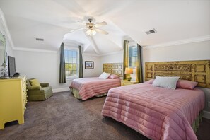 Iron/ironing board, free WiFi, bed sheets - Black Magic: Beach Retreat, Pool & Great Location (Surfside Beach)