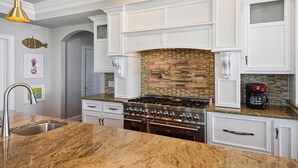Private kitchen - Black Magic: Beach Retreat, Pool & Great Location (Surfside Beach)
