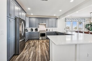 Coffee/tea maker, fridge, microwave, oven - Camelot: Oceanfront & Private Pool (Murrells Inlet)