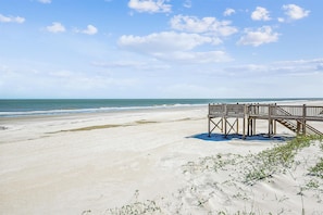On the beach - Camelot: Oceanfront & Private Pool (Murrells Inlet)