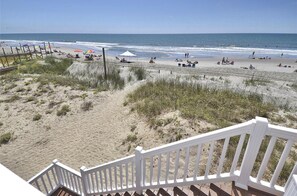 On the beach - Crenshaw Beach: Oceanfront & Pool (Murrells Inlet)
