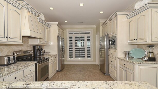 Private kitchen - Crenshaw Beach: Oceanfront & Pool (Murrells Inlet)