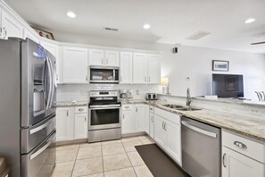 Coffee/tea maker, fridge, microwave, oven - Crenshaw Corner: Coastal Charm w/ Shared Pool, Steps 2 Beach (Murrells Inlet)