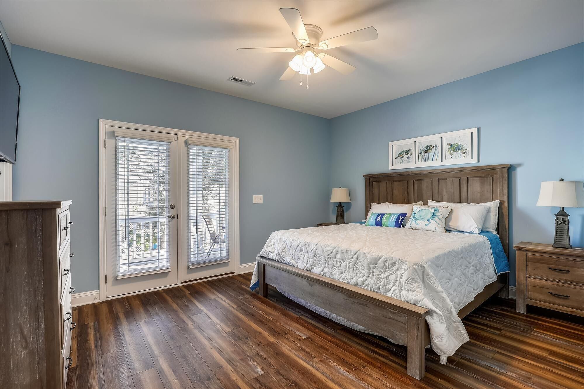 Iron/ironing board, WiFi (free), bed sheets