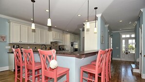 Coffee/tea maker, fridge, microwave, oven - Carolina Palms: Oceanfront & Pool (Murrells Inlet)