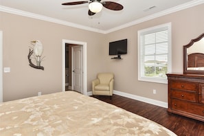 Room - Coastal Treasure: Steps to Beach & Pool (Murrells Inlet)