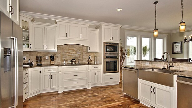 Private kitchen - Gulf Stream Breeze: Oceanfront Luxury, Private Pool & Outdoor Oasis (Murrells Inlet)