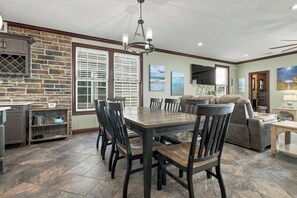 Dining - La Esmeralda: Oceanfront, Coastal Charm & Steps from Surfside Pier (Surfside Beach)