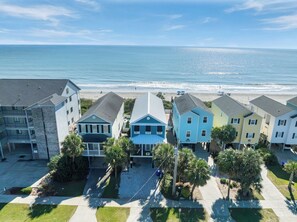 Exterior - La Esmeralda: Oceanfront, Coastal Charm & Steps from Surfside Pier (Surfside Beach)