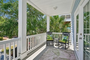 Terrace/patio - Par-Tee At the Beach: Private Pool, Ocean Views & Steps to the Sand (Surfside Beach)