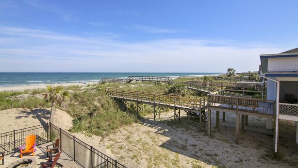 Property grounds - Palmetto Legacy: Oceanfront, Private Pool & Putting Green (Murrells Inlet)