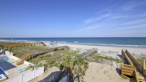 On the beach - Palmetto Legacy: Oceanfront, Private Pool & Putting Green (Murrells Inlet)