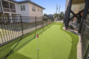 Property grounds - Palmetto Legacy: Oceanfront, Private Pool & Putting Green (Murrells Inlet)