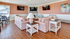 Smart TV, ping pong - Palmetto Legacy: Oceanfront, Private Pool & Putting Green (Murrells Inlet)
