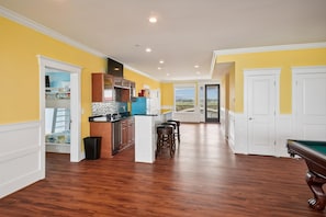 Games room - Simply Heaven: Oceanfront Retreat, Pool, Spa & Expansive Coastal Views (Murrells Inlet)