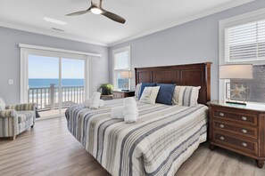 Room - Sandy Toes: Oceanfront Retreat, Private Pool & Quiet Beachfront Setting (Surfside Beach)