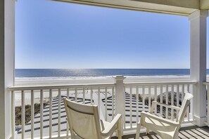 Property grounds - Sandy Toes: Oceanfront Retreat, Private Pool & Quiet Beachfront Setting (Surfside Beach)