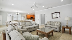 Living area - Sun-S-Up: Private Pool, Steps to the Beach & Surfside Pier (Surfside Beach)
