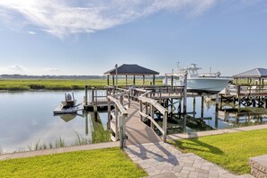 A riverside dock with a boat, a covered pavilion, and a grassy area. - Best Of Both Worlds: Views, Pool, Location & Luxury (Murrells Inlet)