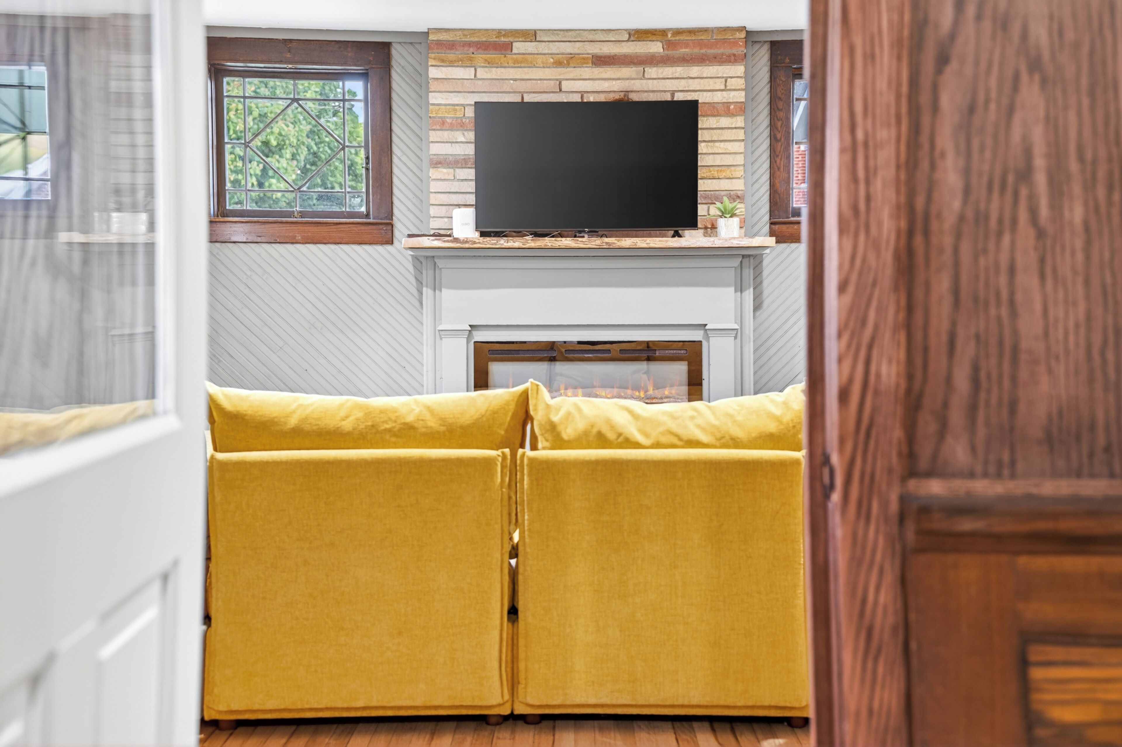 Smart TV, fireplace, offices
