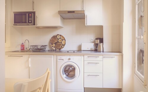 Very Quiet 1 Br by Rue Cler, short walk to Eiffel Tower, Nearest metro 2min walk