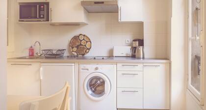 Very Quiet 1 Br by Rue Cler, short walk to Eiffel Tower, Nearest metro 2min walk