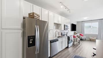 Coffee/tea maker, fridge, microwave, oven