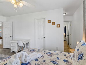 First Bedroom (Primary) - Queen Bed - Shore to Please | Beach View Beauty! (Galveston)