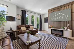 Living area - ChattVistas|Modern Family Townhouse|3Bd3Bt|Slps 6+ (Chattanooga)
