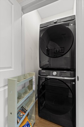 Interior - ChattVistas|Dwntwn Townhouse|Deck Fire Pit|2Bdrm (Chattanooga)