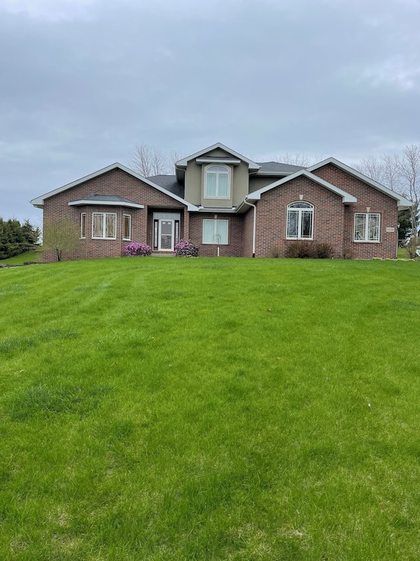 Exterior - Entire suite in Asbury Home with private entrance. (Dubuque)