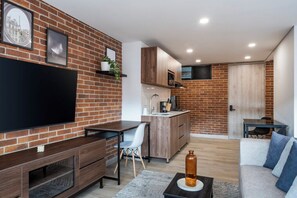 Living area - ENZO Privé | Studios - Modern Executive Suite in Laureles (Medellín)