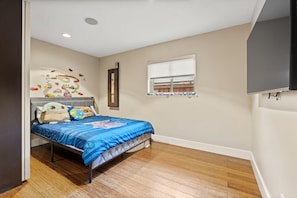 3 bedrooms, desk, iron/ironing board, free WiFi