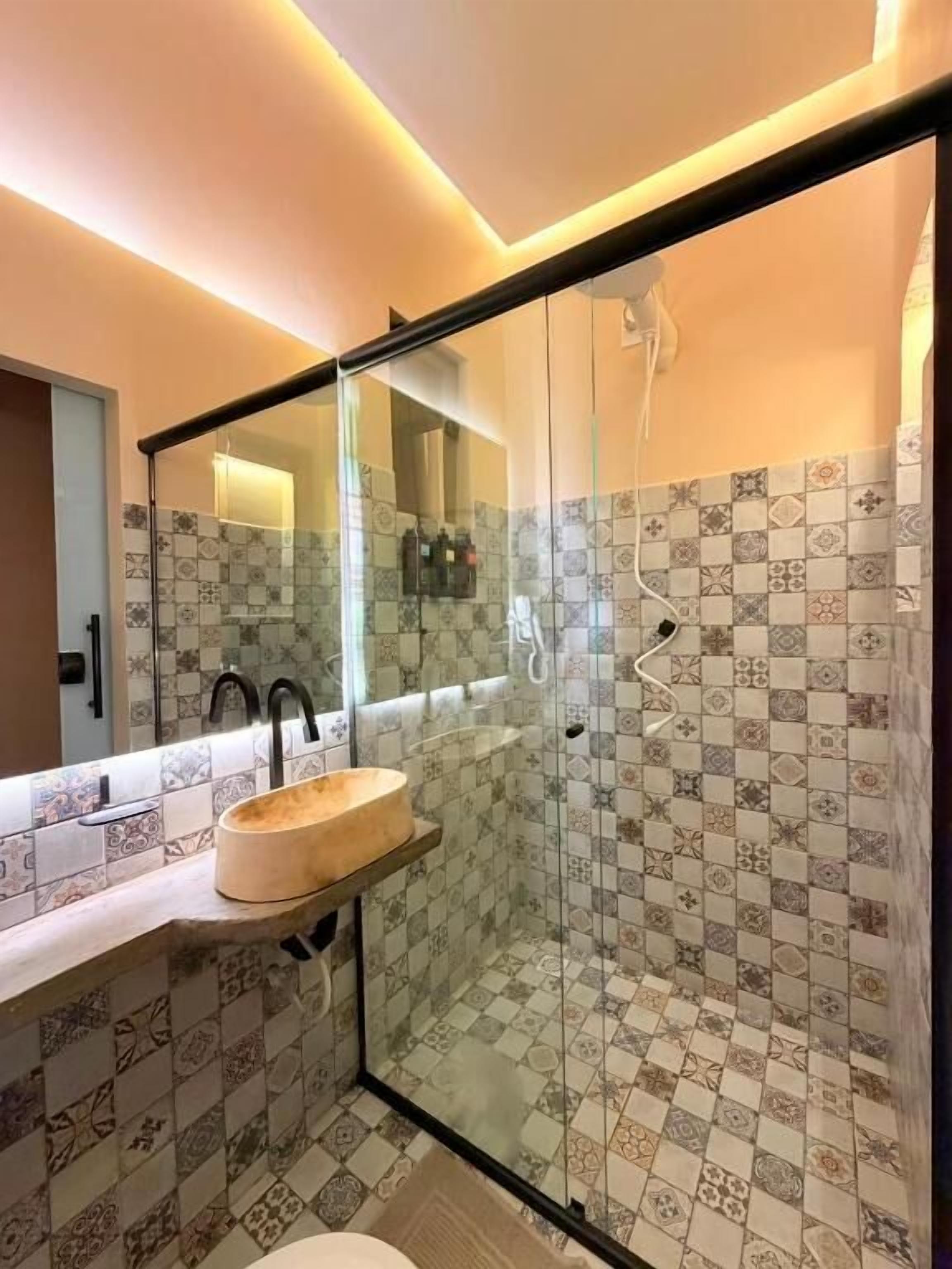 タオル、石鹸、シャンプー、トイレットペーパー