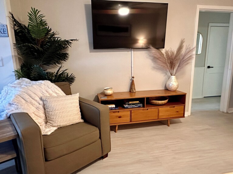 Charming Lakefront 2-bedroom Cottage With Ac And Boat Dock In Fruitland Park - Leesburg, FL