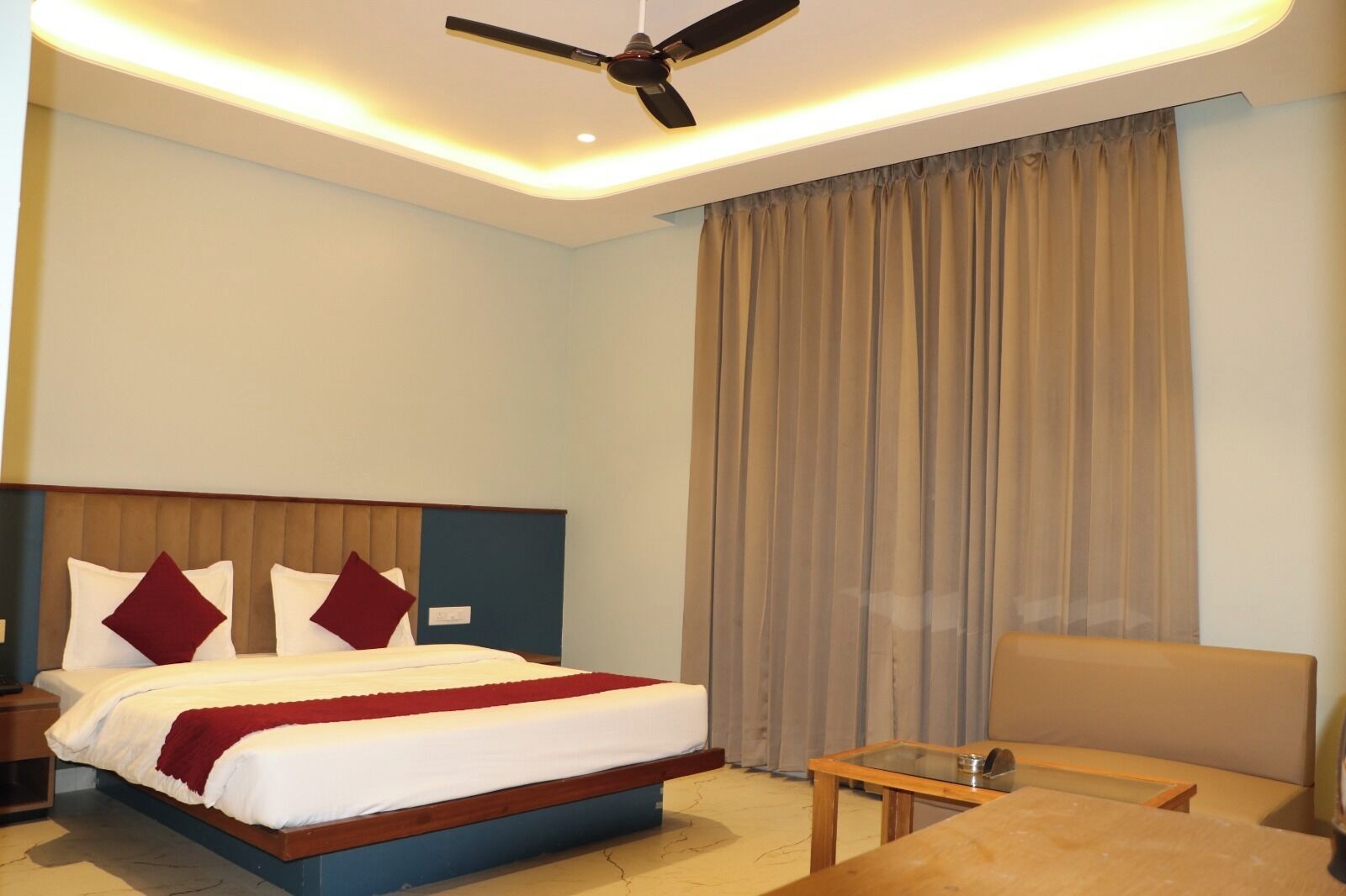 Deluxe Room | Desk, laptop workspace, free WiFi