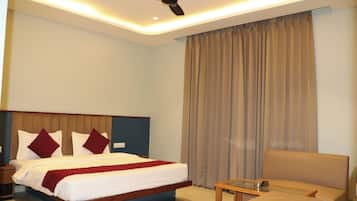 Deluxe Room | Desk, laptop workspace, free WiFi